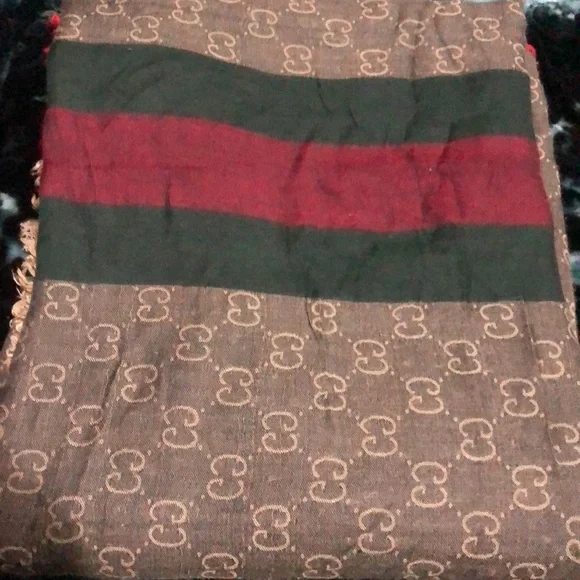 AUTHENTIC GUCCI SILK SHAWL - Picture 8 of 8